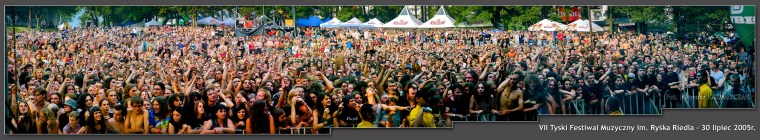 Panorama zrobiona w czasie koncertu TSA_VII Festiwal Muzyczny im. Ryska Riedla "Ku Przestrodze" - 2005. FOT. IRENEUSZ KAZMIERCZAK.