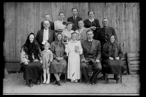 Rok około 1960. Autor zdjęć: Antoni MAŁECKI - zmarł 25.09.1976r. Wieś Osiek powiat Rawicz. Skany negatywów wykonał Ireneusz Kaźmierczak.