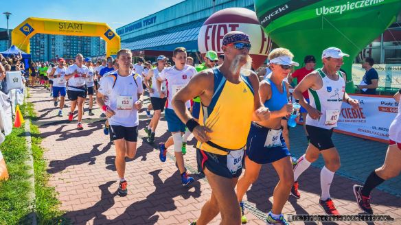 V Tyski Pó³maraton_Miêdzynarodowy Tyski Bieg Uliczny_04.09.2016_Na starcie stanê³o ponad 1000 biegaczy  709 w pó³maratonie i biegu na 10 km. Na mecie Kenijczyk Moses Kipruto Kibire wyprzedzi³ Henryego Kemboi_FOT_IRENEUSZ KAZMIERCZAK.