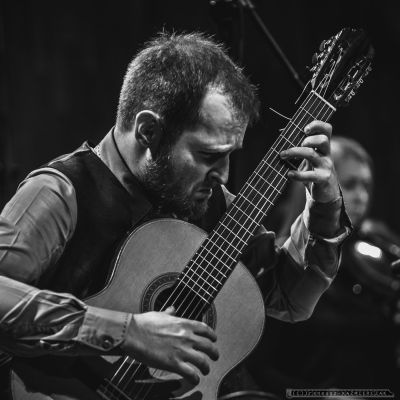 XVI Slaska Jesien Gitarowa - Wygral Marko Topchii z Ukrainy. Drugie miejsce zaj¹³ Polak - Daniel Egielman (po raz drugi z rzêdu i po raz drugi dosta³ nagrodê publicznoci), trzecie - Hedviga Svendova i Davide Giovanni Tomasi.który w poprzedniej edycji zaj¹³ trzecie miejsce. Nagrodê publicznoci (1000 z³) zdoby³ Daniel Egielman.