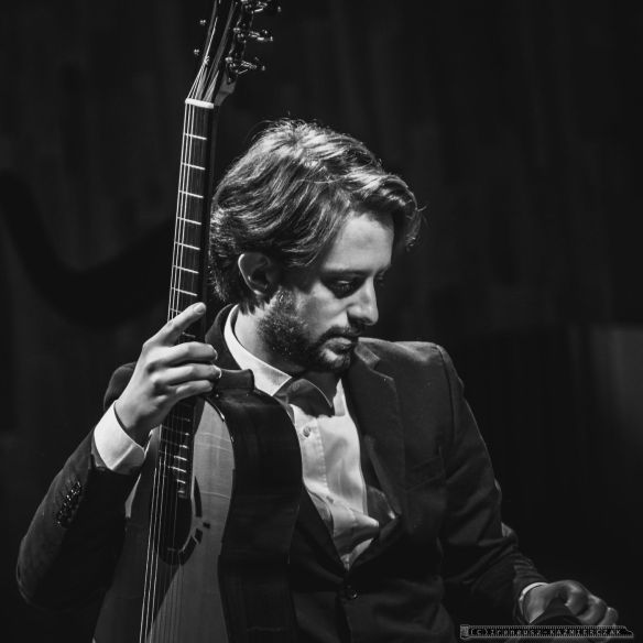 XVI Slaska Jesien Gitarowa - Wygral Marko Topchii z Ukrainy. Drugie miejsce zaj¹³ Polak - Daniel Egielman (po raz drugi z rzêdu i po raz drugi dosta³ nagrodê publicznoci), trzecie - Hedviga Svendova i Davide Giovanni Tomasi.który w poprzedniej edycji zaj¹³ trzecie miejsce. Nagrodê publicznoci (1000 z³) zdoby³ Daniel Egielman.