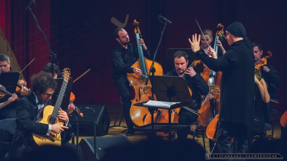 XVI Slaska Jesien Gitarowa - Wygral Marko Topczij z Ukrainy. Drugie miejsce zaj¹³ Polak - Daniel Egielman (po raz drugi z rzêdu i po raz drugi dosta³ nagrodê publicznoci), trzecie - Hedviga Svendova i Davide Giovanni Tomasi.który w poprzedniej edycji zaj¹³ trzecie miejsce. Nagrodê publicznoci (1000 z³) zdoby³ Daniel Egielman.