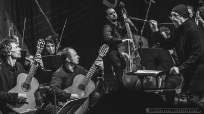 XVI Slaska Jesien Gitarowa - Wygral Marko Topczij z Ukrainy. Drugie miejsce zaj¹³ Polak - Daniel Egielman (po raz drugi z rzêdu i po raz drugi dosta³ nagrodê publicznoci), trzecie - Hedviga Svendova i Davide Giovanni Tomasi.który w poprzedniej edycji zaj¹³ trzecie miejsce. Nagrodê publicznoci (1000 z³) zdoby³ Daniel Egielman.