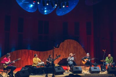 XVI Slaska Jesien Gitarowa - Wygral Marko Topchi z Ukrainy. Drugie miejsce zaj¹³ Polak - Daniel Egielman (po raz drugi z rzêdu i po raz drugi dosta³ nagrodê publicznoci), trzecie - Hedviga Svendova i Davide Giovanni Tomasi.który w poprzedniej edycji zaj¹³ trzecie miejsce. Nagrodê publicznoci (1000 z³) zdoby³ Daniel Egielman.